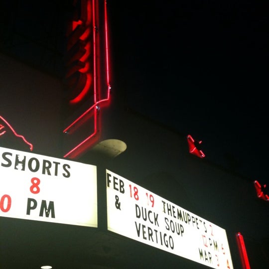Foto tirada no(a) Times Cinema por Ozzy em 2/18/2012