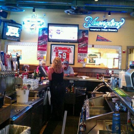 Photo taken at Bru&#39;s Room Sports Grill - Deerfield Beach by Jose V. on 6/13/2011