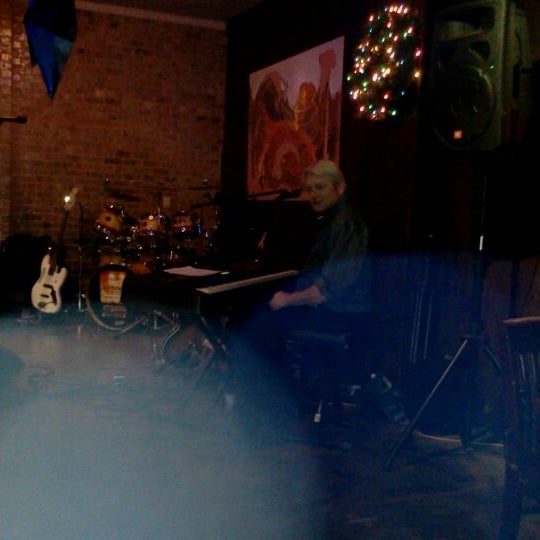 รูปภาพถ่ายที่ Billy&#39;s Bar โดย Gabriel G. เมื่อ 12/18/2011