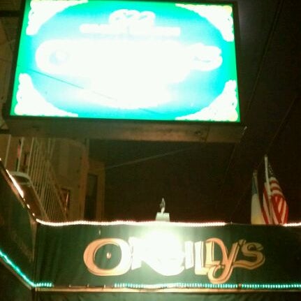 รูปภาพถ่ายที่ O&#39;Reilly&#39;s Irish Pub &amp; Restaurant โดย a k เมื่อ 11/12/2011