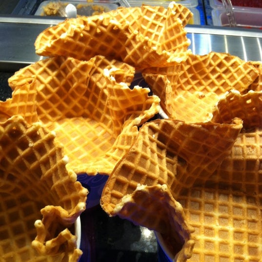 รูปภาพถ่ายที่ Sub Zero Ice Cream &amp; Yogurt โดย Victoria A. เมื่อ 6/5/2012