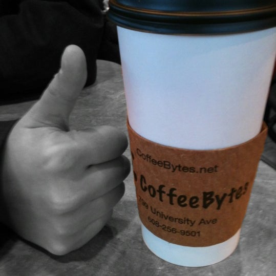 12/3/2011 tarihinde Tyler P.ziyaretçi tarafından CoffeeBytes'de çekilen fotoğraf