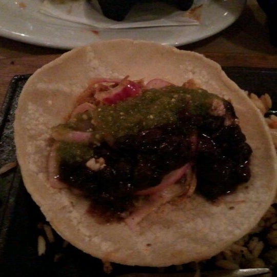 Foto scattata a Sombra Mexican Kitchen da Bill S. il 1/14/2012