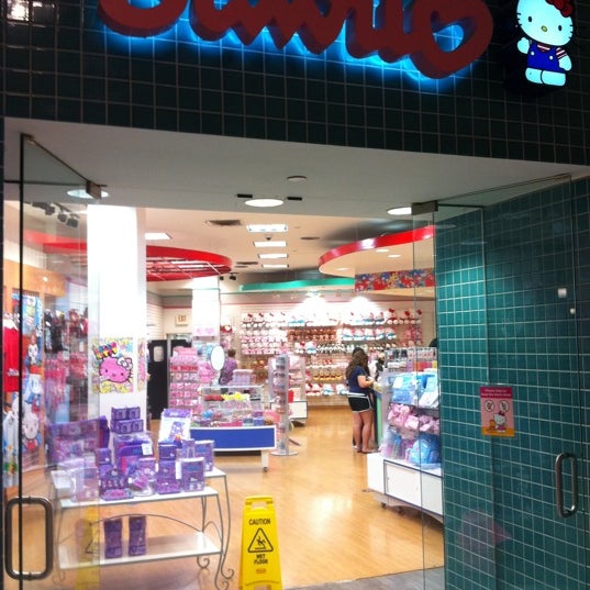 Sanrio Outlet Store - Grapevine Mills - 121 visitors