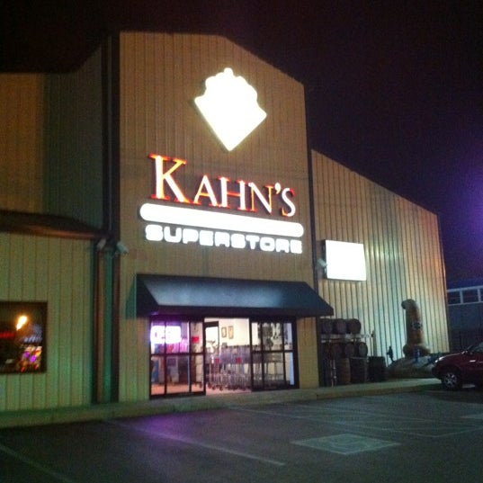 Photo taken at Kahn&#39;s Fine Wine &amp; Spirits by cindy g. on 5/13/2012