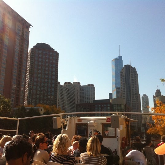 Foto diambil di Chicago Line Cruises oleh Buzz W. pada 10/9/2011