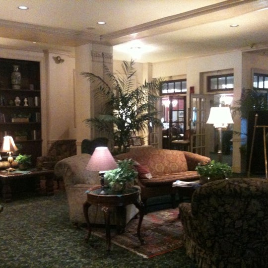 Photo taken at Hawthorne Hotel by Chesley W. on 2/22/2011