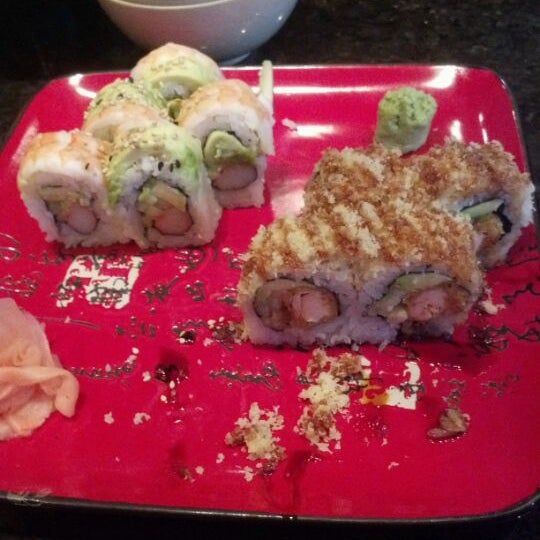 รูปภาพถ่ายที่ Sushi King โดย Daniel เมื่อ 3/11/2012