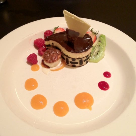 11/12/2011에 Dan O.님이 Finale Desserterie &amp; Bakery에서 찍은 사진
