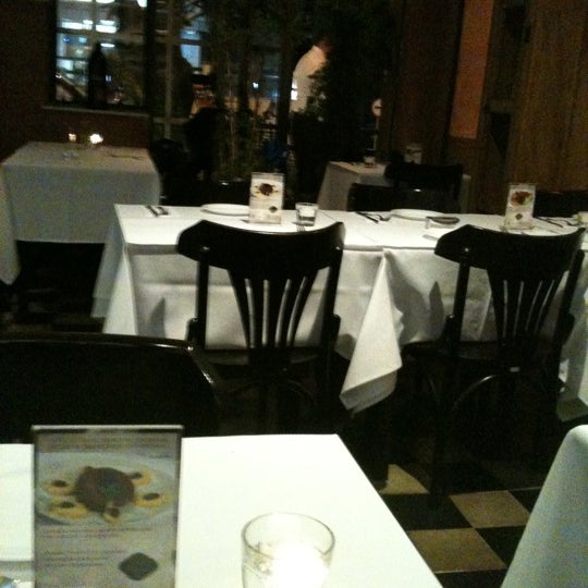 10/5/2011 tarihinde Carlos F.ziyaretçi tarafından Restaurante Dona Florinda'de çekilen fotoğraf