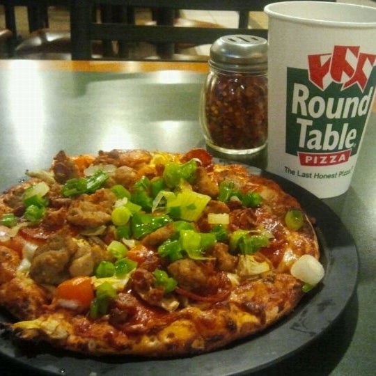 Round Table Pizza Pizzeria in La Mirada