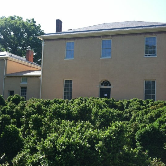 Foto tomada en Tudor Place Historic House and Garden  por Kelly V. el 5/20/2012