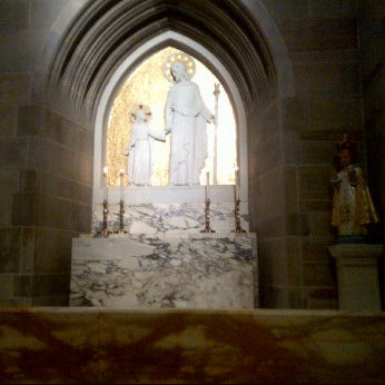 รูปภาพถ่ายที่ Cathedral of Christ the King โดย Ricardo de la Cruz M. เมื่อ 1/15/2012