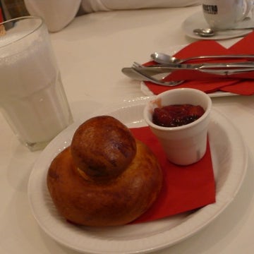 A legjobb reggeli nyomában:http://varosban.blog.hu/2011/11/29/a_legjobb_reggelik_budapesten_nostro_gastronomy