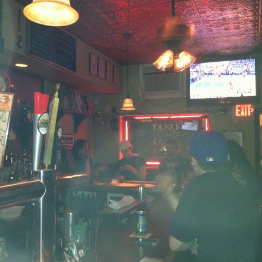 Foto diambil di Lucky 13 Pub oleh anthony p. pada 6/3/2012