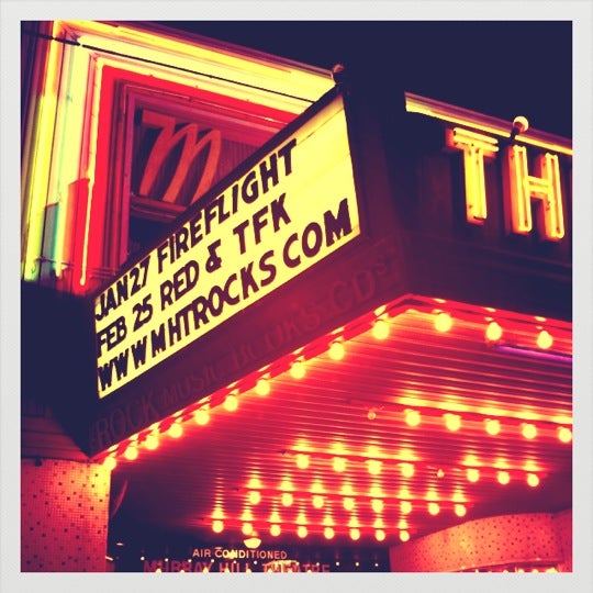รูปภาพถ่ายที่ Murray Hill Theatre โดย Angel-Marie A. เมื่อ 1/28/2012