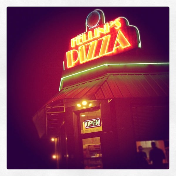 Fellini's Pizza Pizza Place in Atlanta