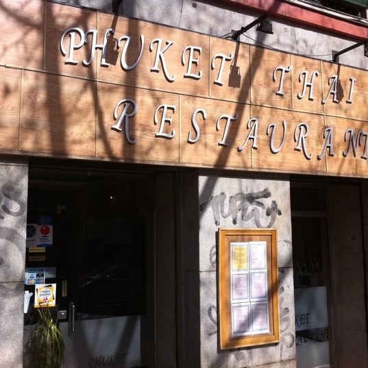 3/7/2011 tarihinde jeremy r.ziyaretçi tarafından Phuket Thai Restaurante Tailandes'de çekilen fotoğraf