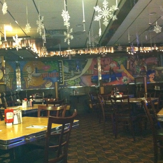 Foto tirada no(a) Broadway Diner por Bettina B. em 12/30/2011