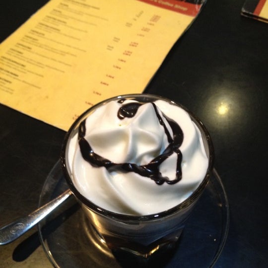 2/14/2012にLenka H.がLino&#39;s Coffeeで撮った写真