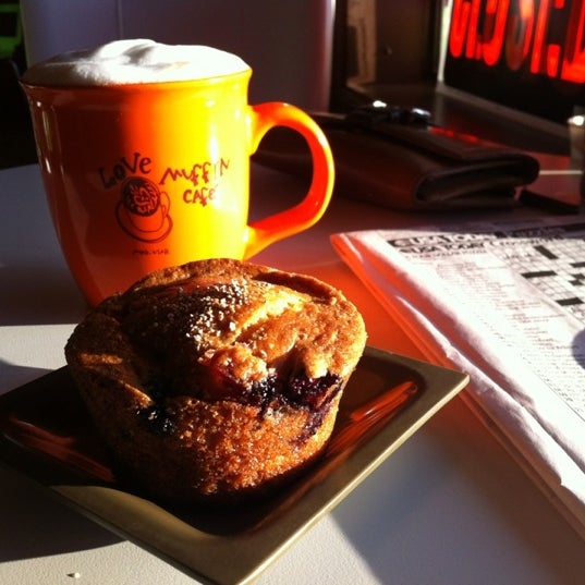 3/10/2012にKristie N.がLove Muffin Cafeで撮った写真