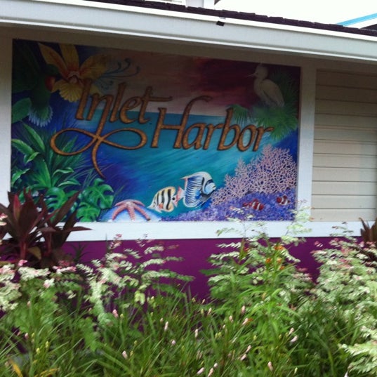 รูปภาพถ่ายที่ Inlet Harbor Restaurant, Marina &amp; Gift Shop โดย Rick M. เมื่อ 7/7/2011