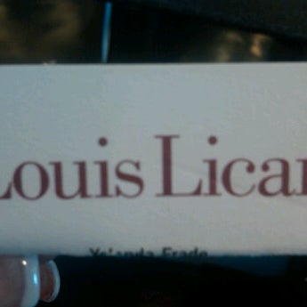 รูปภาพถ่ายที่ Louis Licari Salon โดย Corinne P. เมื่อ 10/14/2011