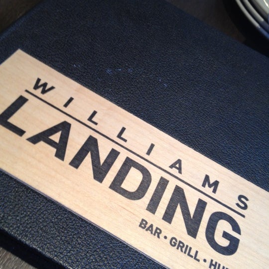 รูปภาพถ่ายที่ Williams Landing โดย Ayngelina B. เมื่อ 6/18/2012