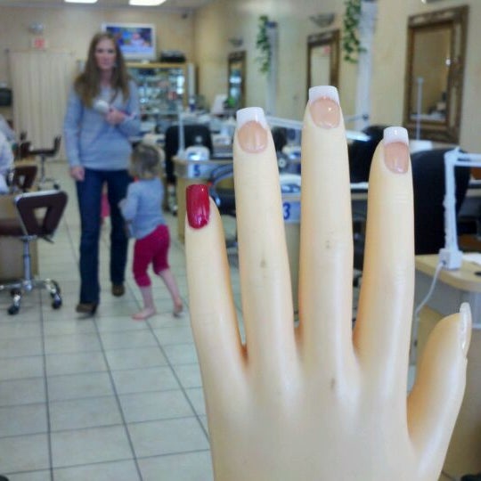 Nails 4 U Cosmetics Store in Glen Allen