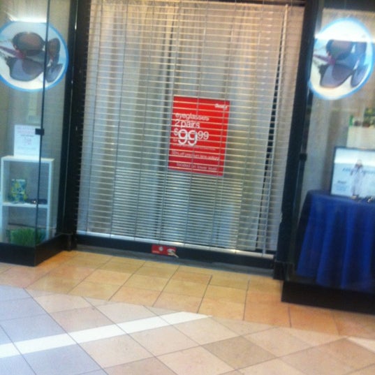 Das Foto wurde bei Laguna Hills Mall von 1 1. am 6/24/2012 aufgenommen