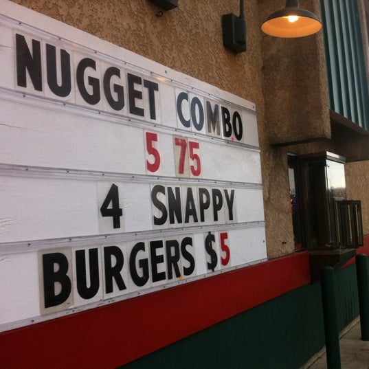 Foto diambil di Snappy Stop oleh Bucky B. pada 3/19/2012