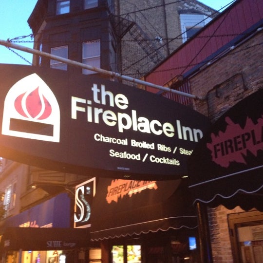 Photo prise au The Fireplace Inn par Cimarron B. le7/26/2012
