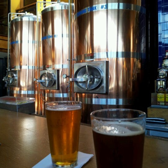 รูปภาพถ่ายที่ Chelsea Brewing Company โดย Ulltra .. เมื่อ 6/15/2012