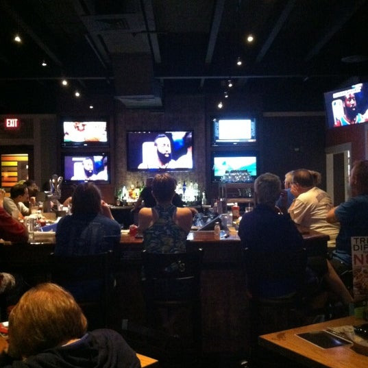 Photo taken at Chili&#39;s Grill &amp; Bar by Julie YouGyoung P. on 6/5/2012