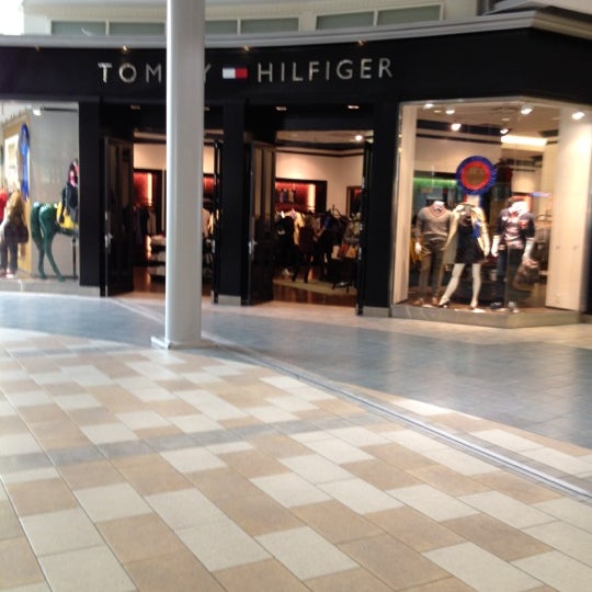 tommy hilfiger square one