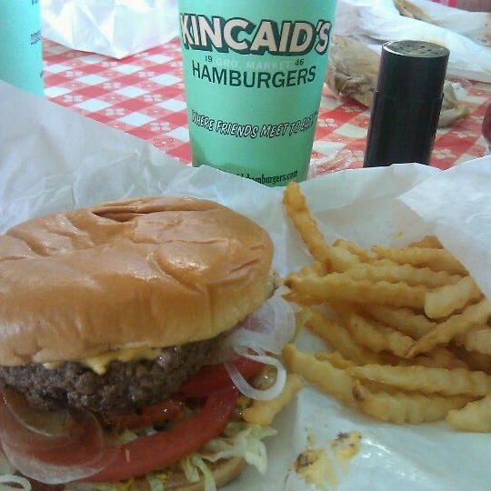 5/2/2012 tarihinde david g.ziyaretçi tarafından Kincaid&#39;s Hamburgers'de çekilen fotoğraf