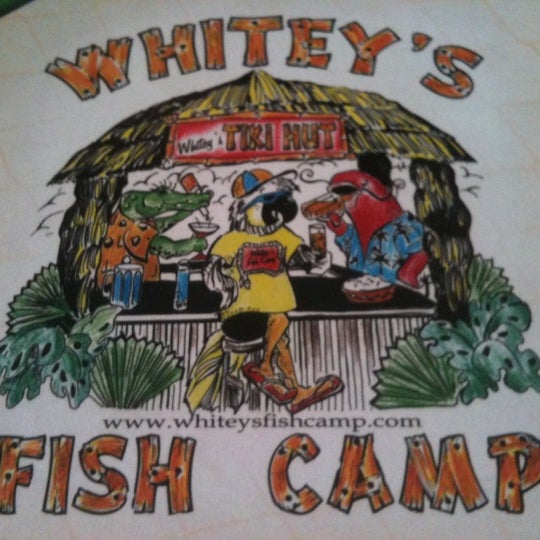 รูปภาพถ่ายที่ Whitey&#39;s Fish Camp โดย Jeremy G. เมื่อ 4/27/2012