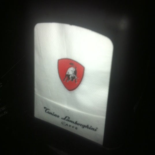 Das Foto wurde bei Tonino Lamborghini von Alena am 7/14/2012 aufgenommen