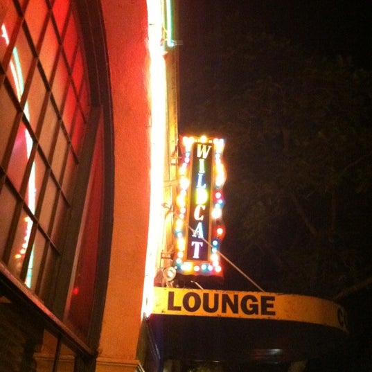 รูปภาพถ่ายที่ Wildcat Lounge โดย Andy เมื่อ 8/18/2012