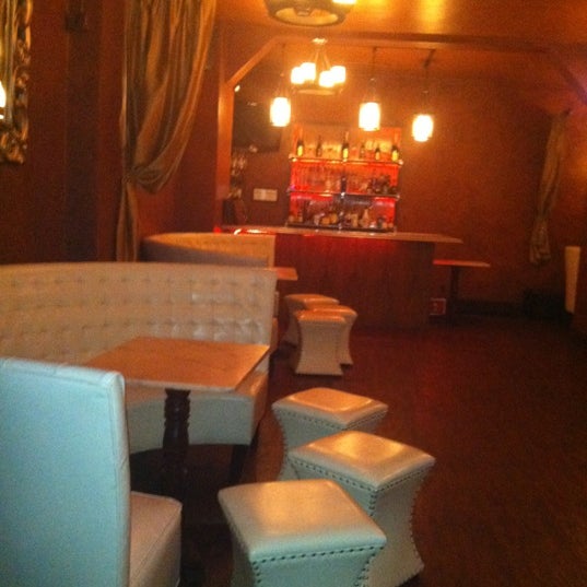 3/2/2012にSarah E.がSkybar Loungeで撮った写真