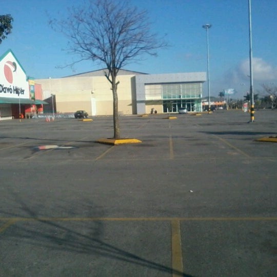 Foto tirada no(a) Suzano Shopping por Tiago B. em 7/13/2012