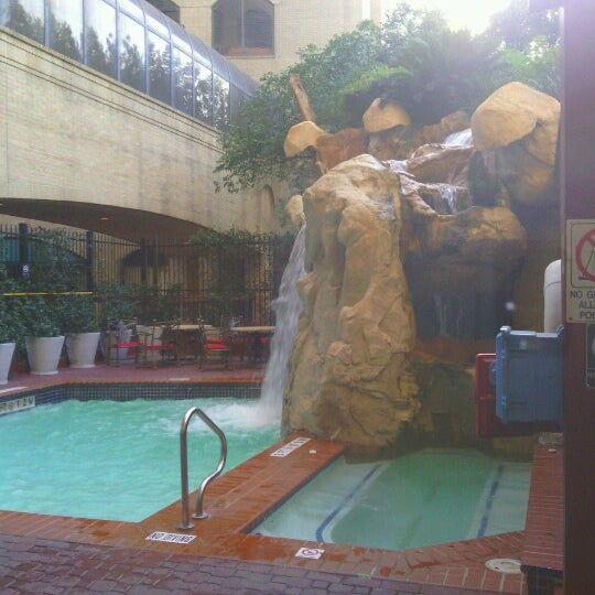 Foto diambil di Hilton Garden Inn oleh James S. pada 8/4/2012