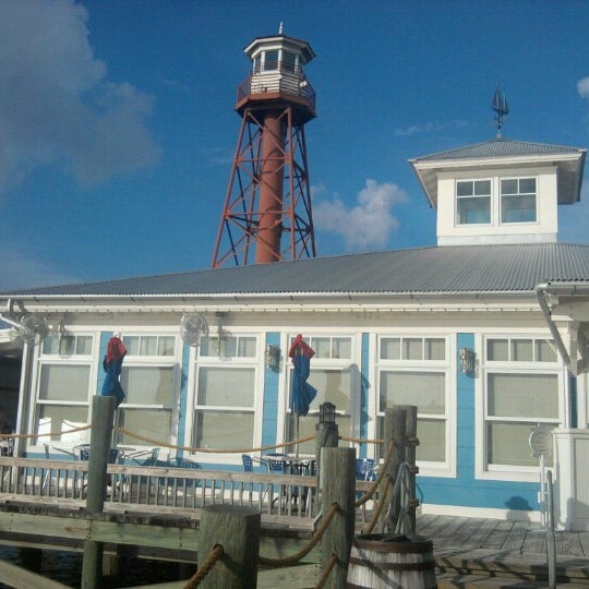 Foto tomada en Lighthouse Point Bar &amp; Grille  por steve o. el 9/6/2012