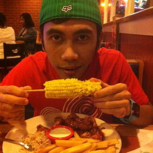 Photo taken at Chili&#39;s Grill &amp; Bar by Arya W. on 4/17/2012