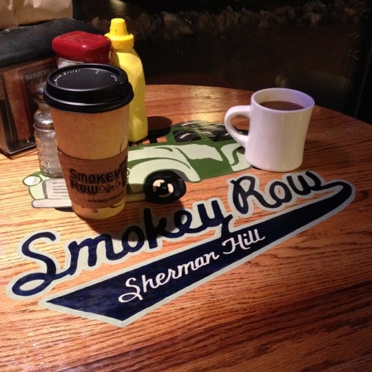 Снимок сделан в Smokey Row Coffee пользователем Joe H. 2/12/2012