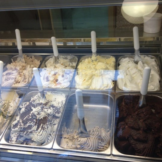 Photo taken at Gelato Giusto by Kiainga G. on 3/17/2012