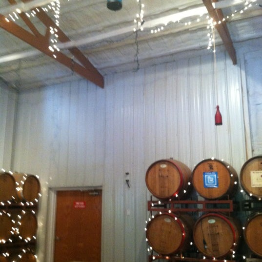 Foto diambil di Knapp Winery &amp; Vineyard Restaurant oleh Megan S. pada 6/8/2012