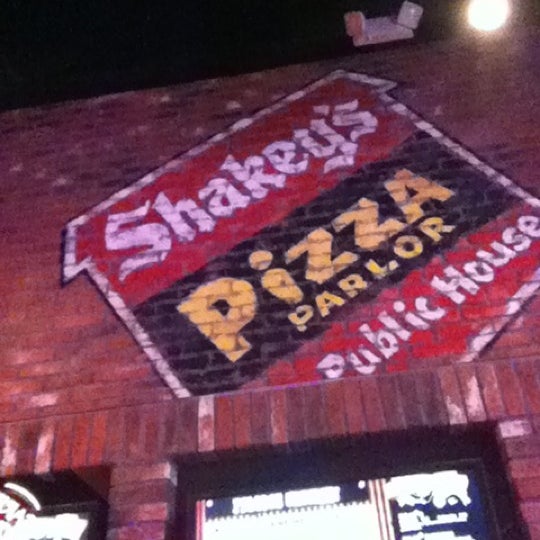 4/23/2012 tarihinde KLoreth C.ziyaretçi tarafından Shakey&#39;s Pizza Parlor'de çekilen fotoğraf