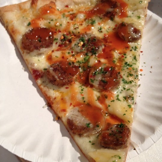 รูปภาพถ่ายที่ Big G&#39;s Pizza โดย Joe เมื่อ 6/10/2012