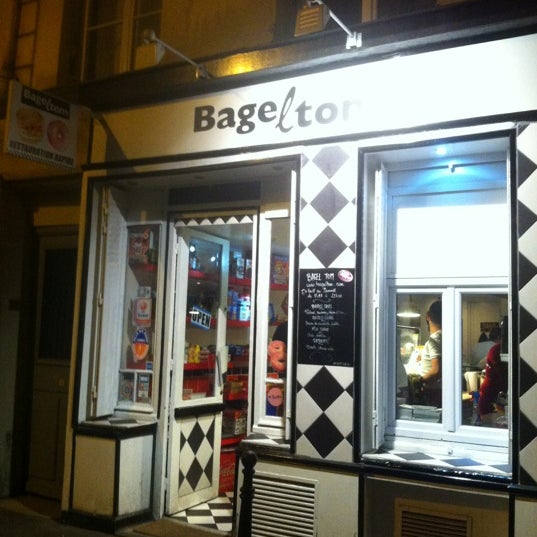 Photo taken at Bagel Tom by Isabelle S. on 3/15/2012